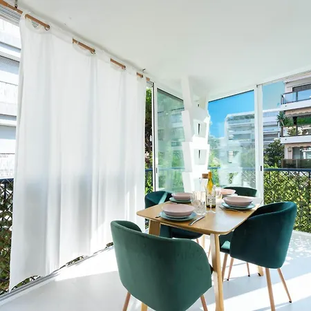 Bright 1-Br Apartment Walk To The Beach